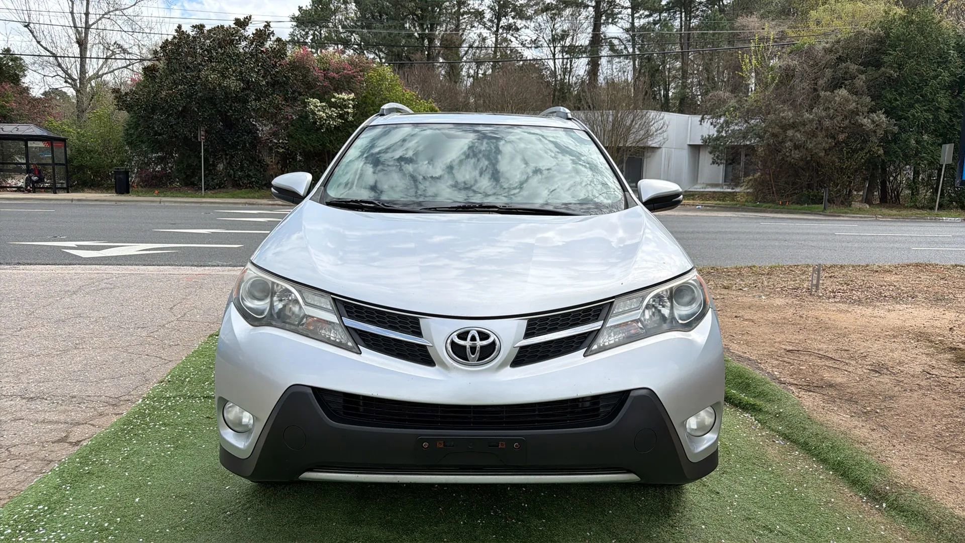 Used 2013 Toyota RAV4 XLE AWD/4WD image 3