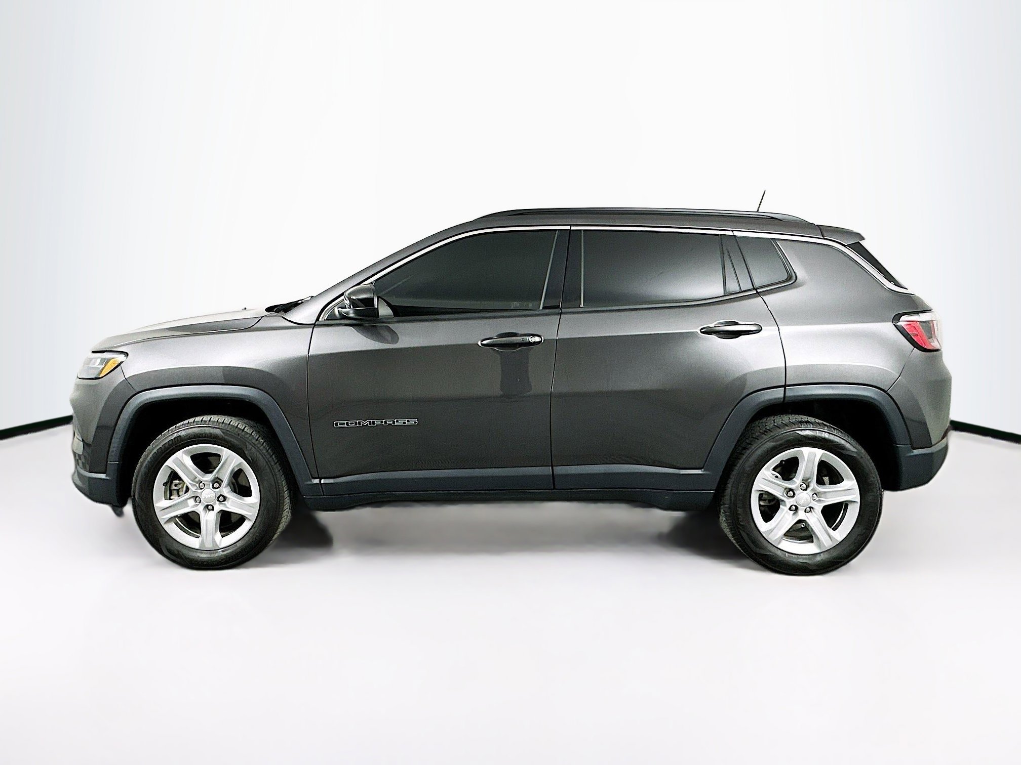 Used 2023 Jeep Compass Latitude image 4