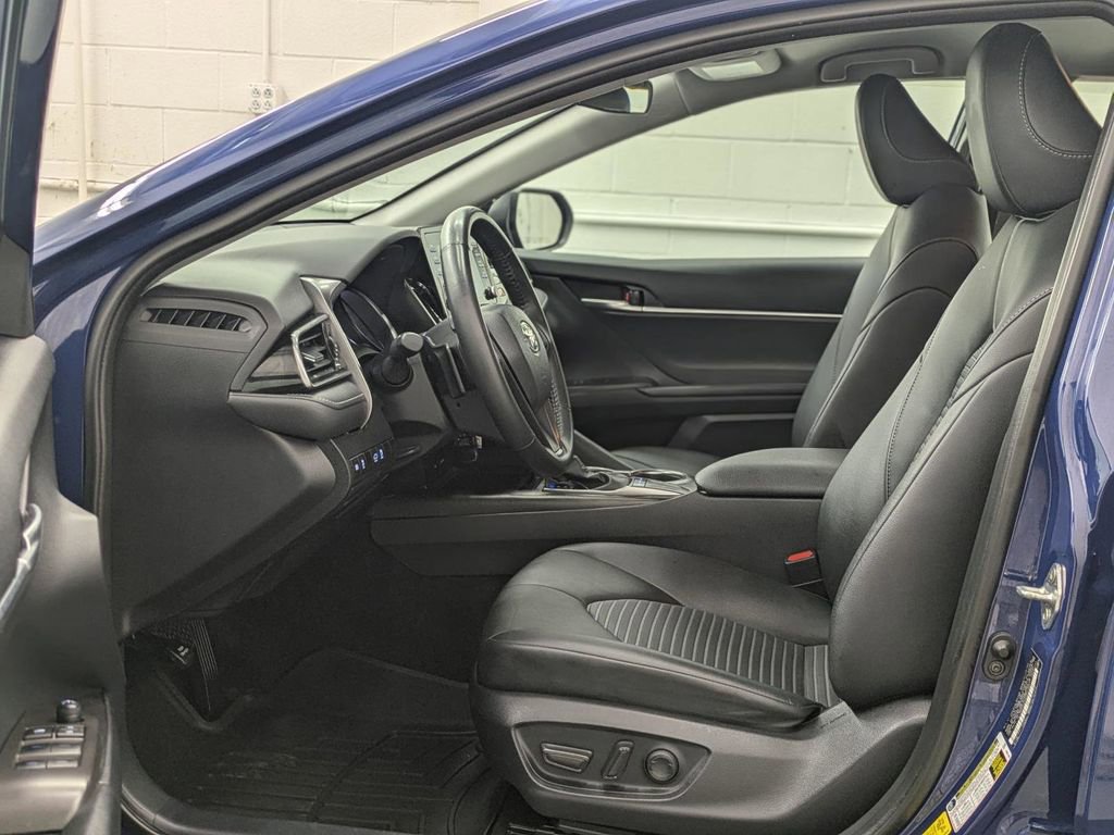 Used 2023 Toyota Camry SE image 3