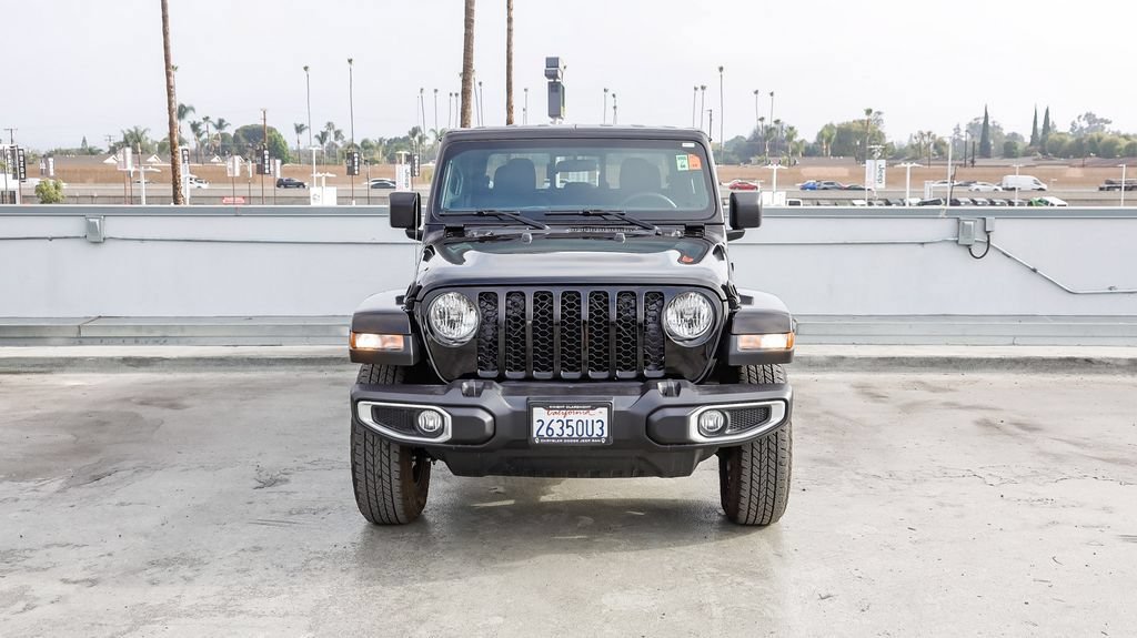 Used 2023 Jeep Gladiator Sport AWD/4WD image 3