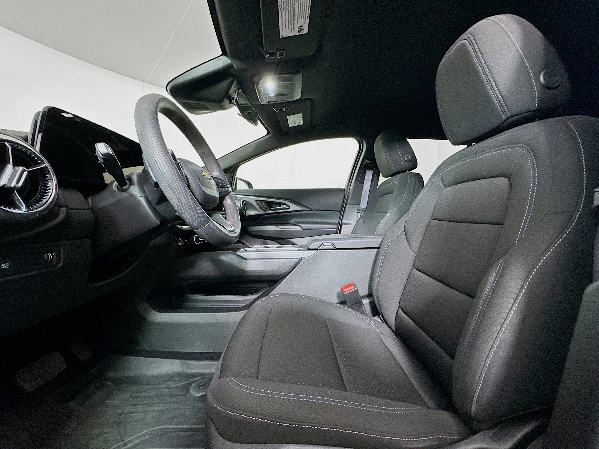 Used 2025 Chevrolet Equinox EV LT image 13