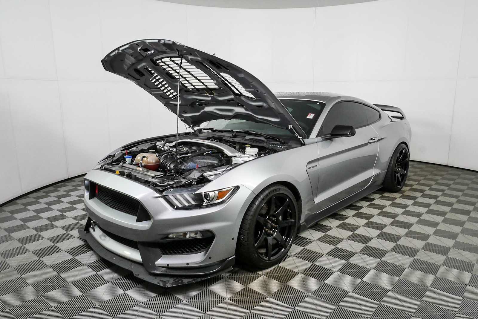 Used 2020 Ford Mustang Shelby GT350R w/ GT350R Equipment Group 920A RWD image 29