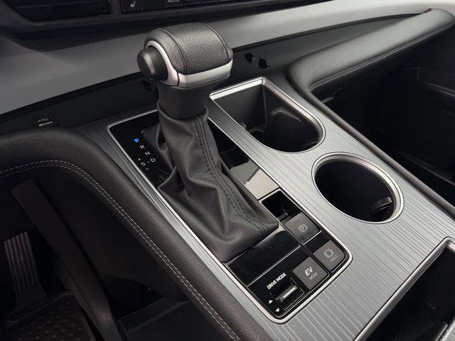 Certified 2025 Toyota Sienna XLE FWD image 17