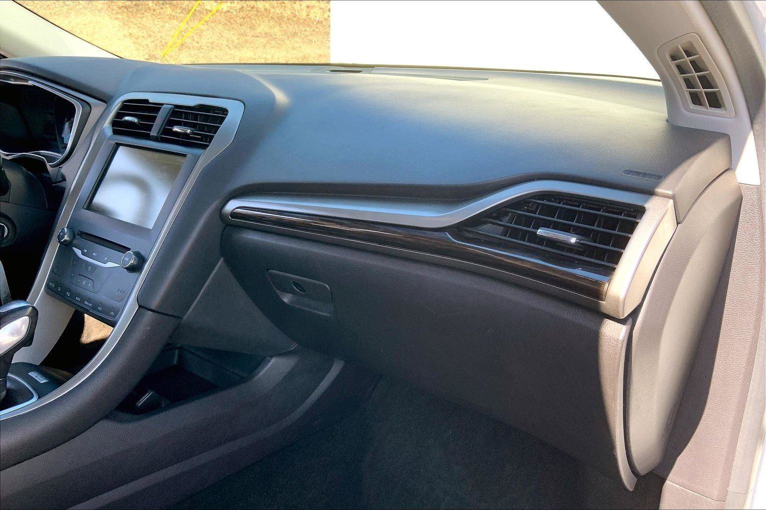 Used 2015 Ford Fusion SE w/ Equipment Group 202A image 14