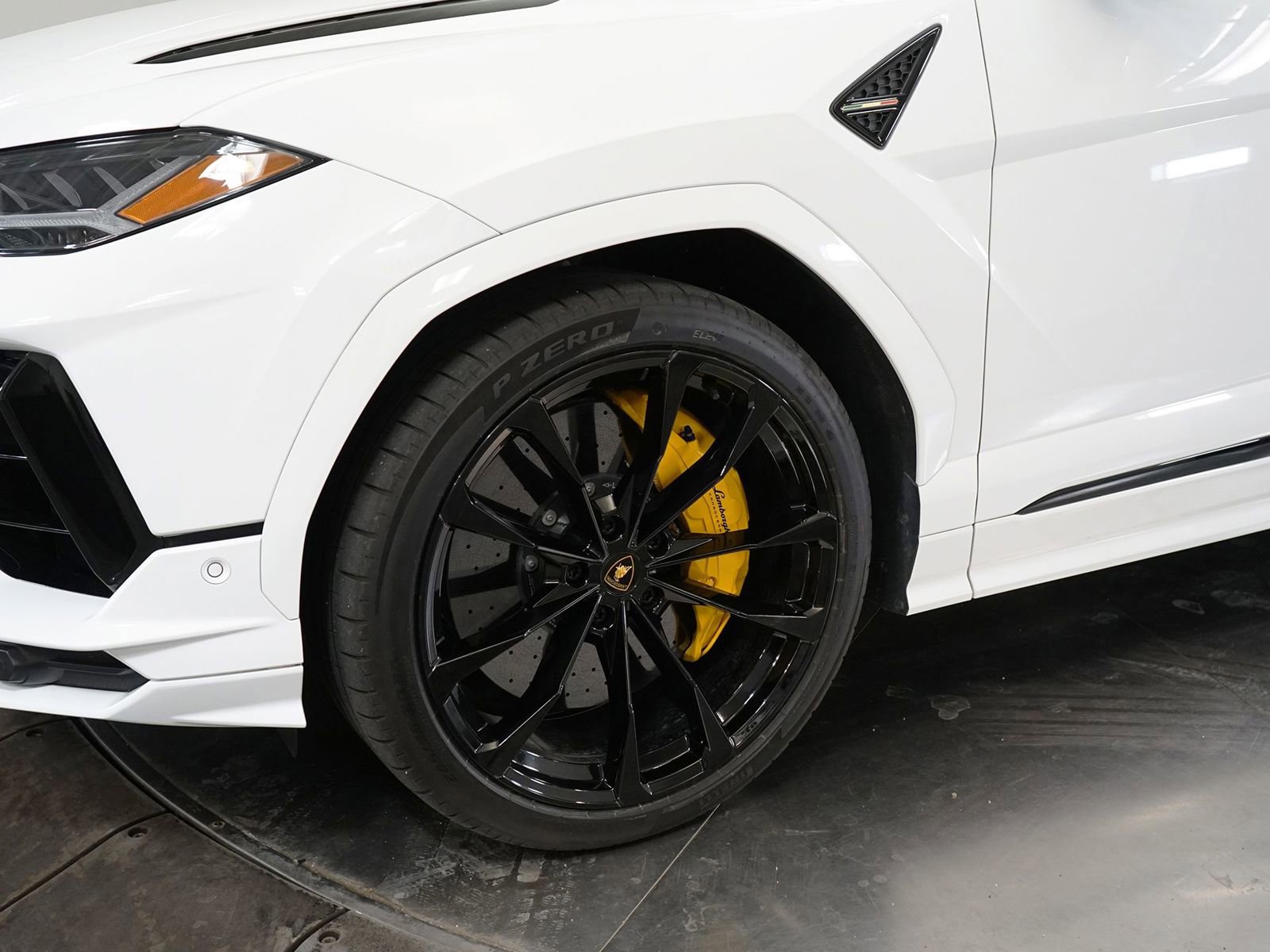 Used 2024 Lamborghini Urus S image 9