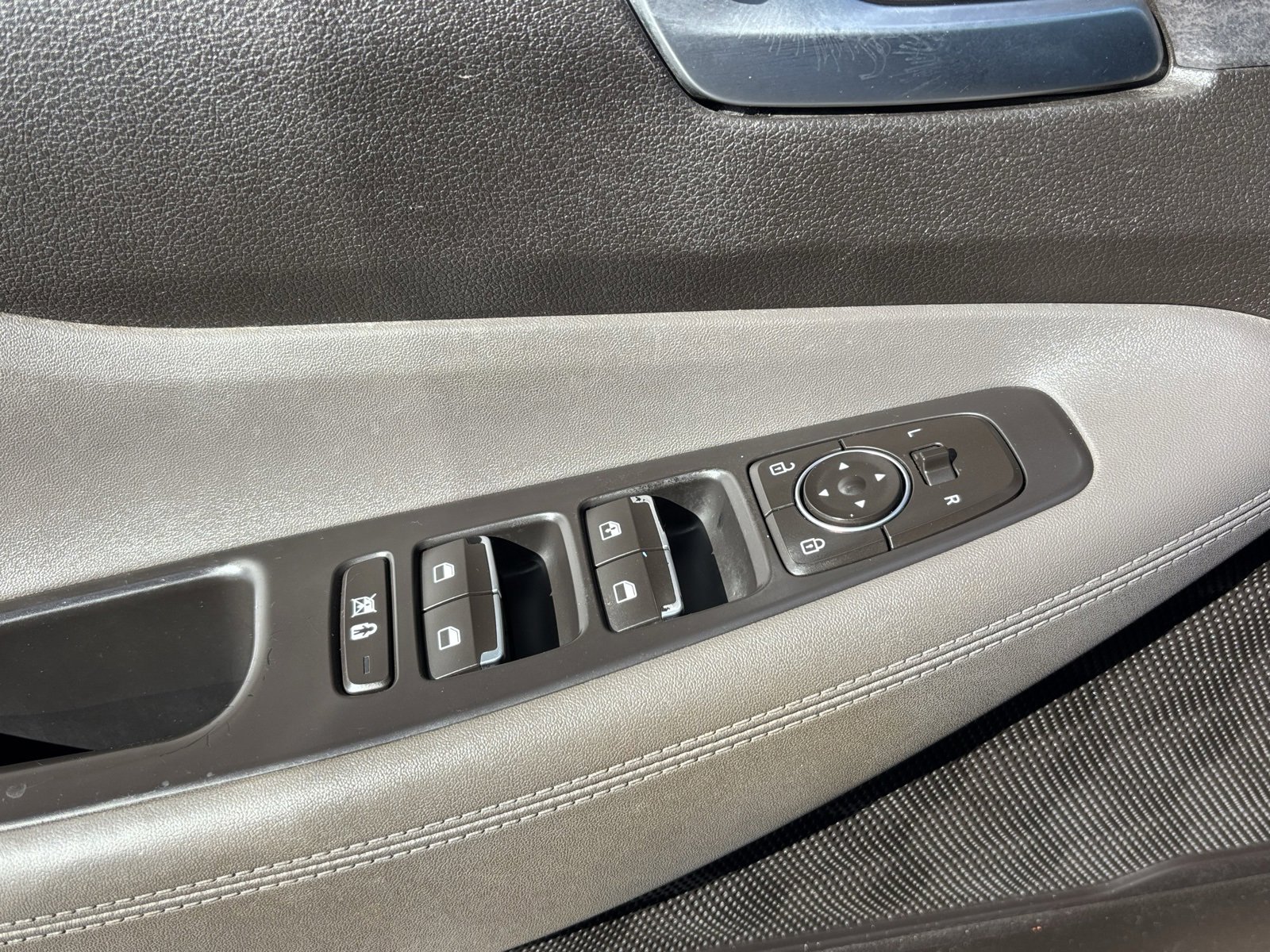 Used 2019 Hyundai Santa Fe SE image 12