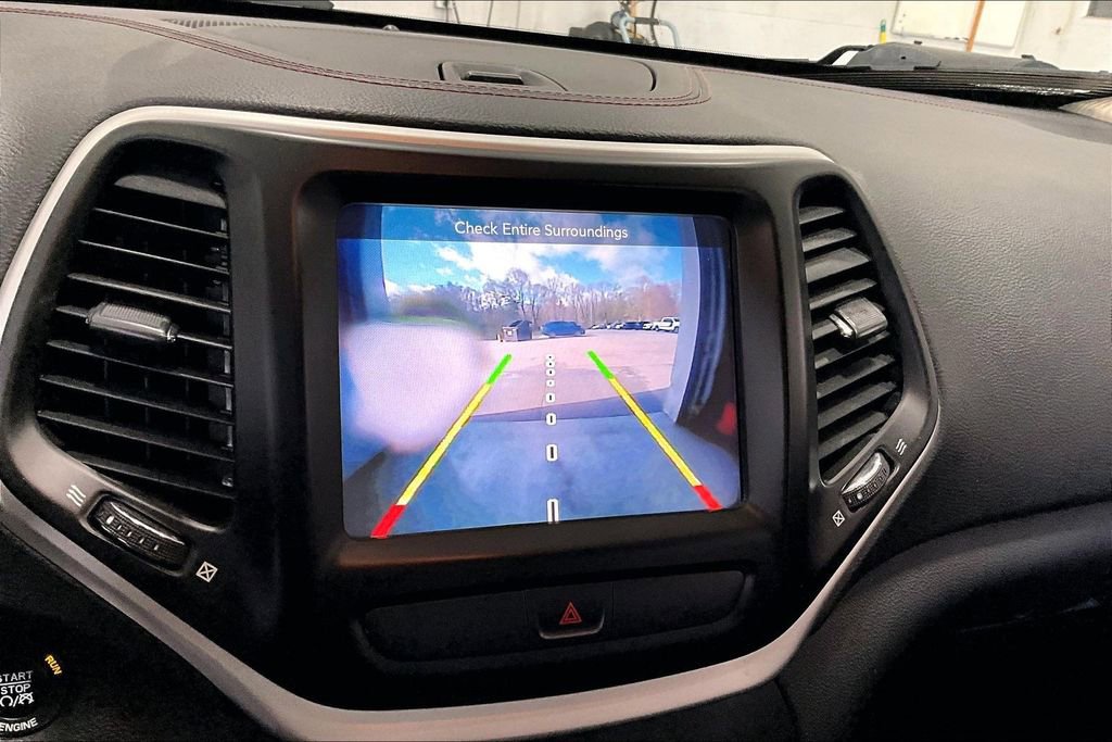 Used 2016 Jeep Cherokee Trailhawk w/ Leather Interior Group AWD/4WD image 14
