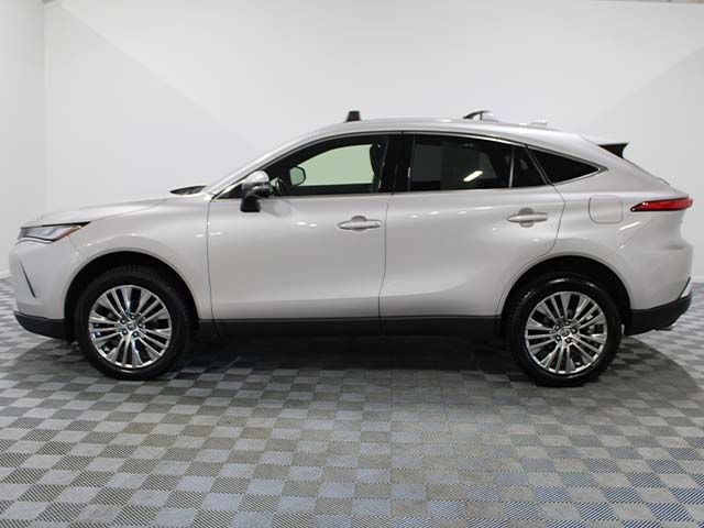 Certified 2022 Toyota Venza XLE AWD/4WD image 3
