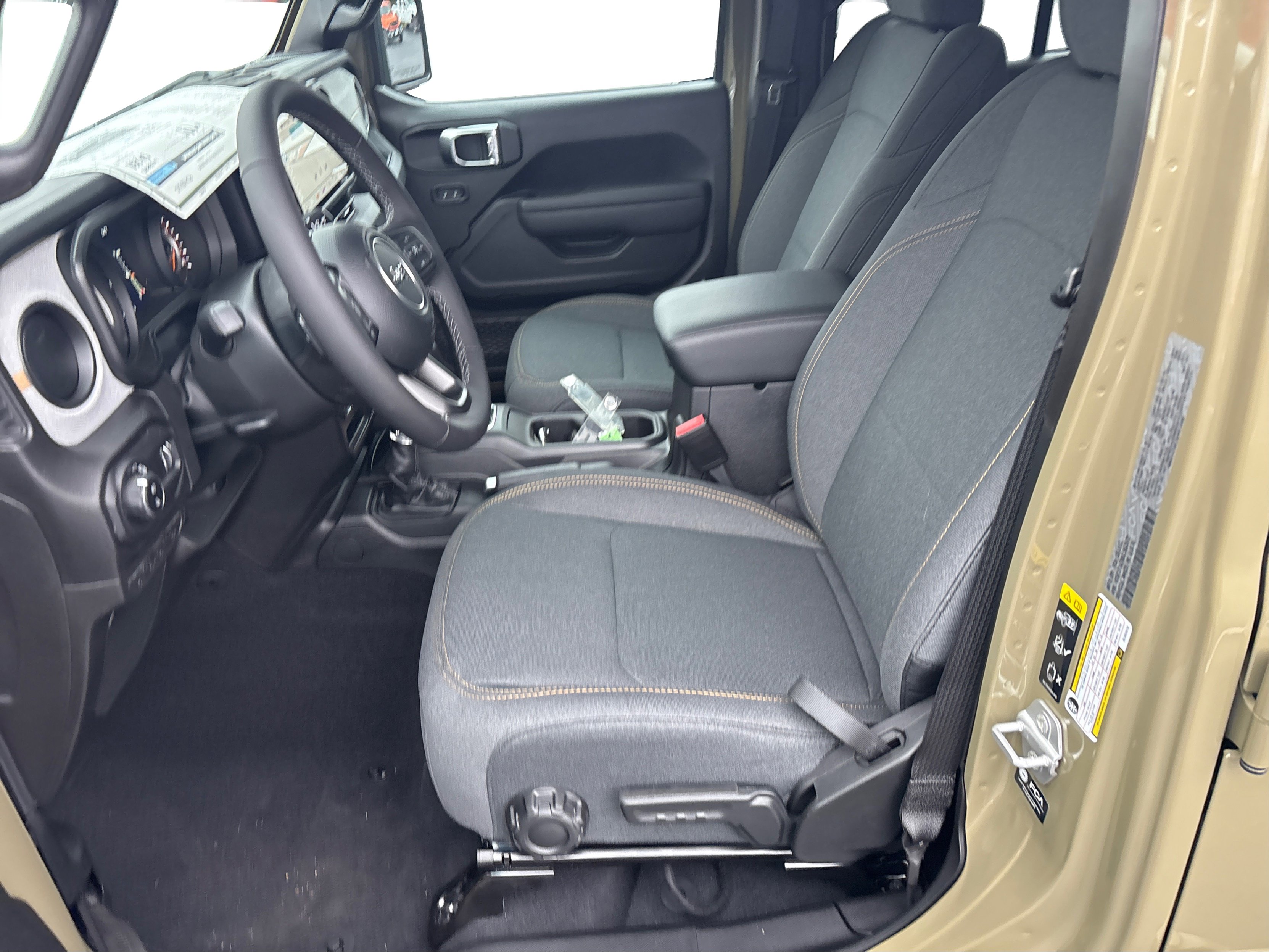 New 2025 Jeep Gladiator Sport image 9