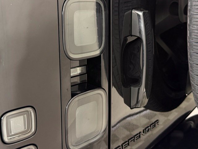 New 2026 Land Rover Defender 110 X-Dynamic SE AWD/4WD image 13