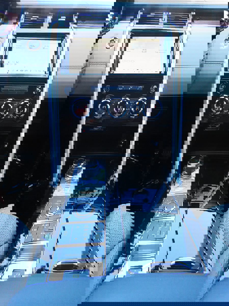 Used 2018 Land Rover Discovery HSE image 29