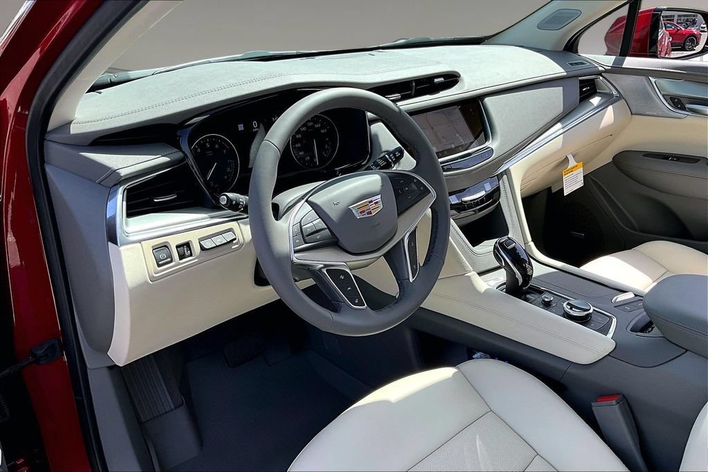 New 2026 Cadillac XT5 Premium Luxury w/ LPO, Floor Liner Package AWD/4WD image 6