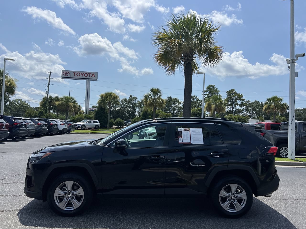 Used 2025 Toyota RAV4 XLE FWD image 7
