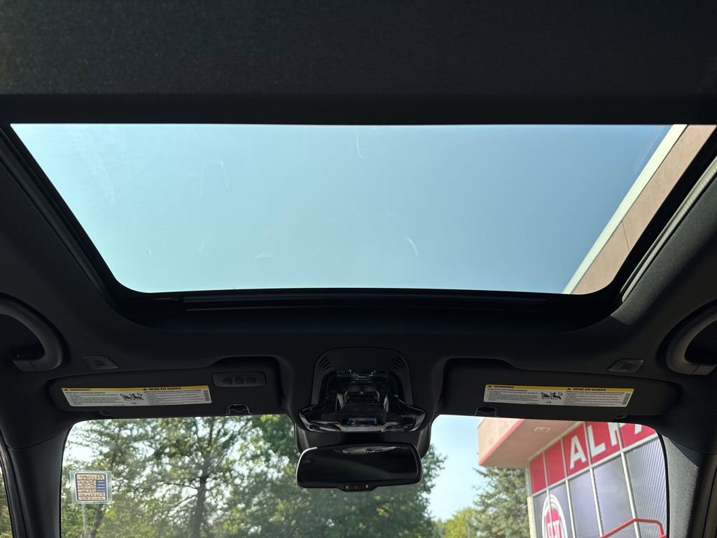 New 2025 Alfa Romeo Giulia AWD w/ Driving Assist Package image 17