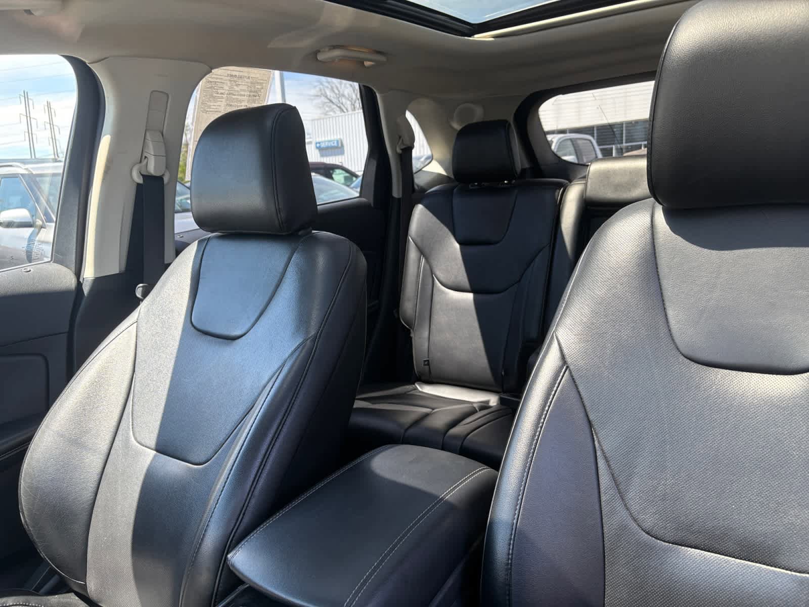 Used 2020 Ford Edge Titanium w/ Equipment Group 301A AWD/4WD image 30