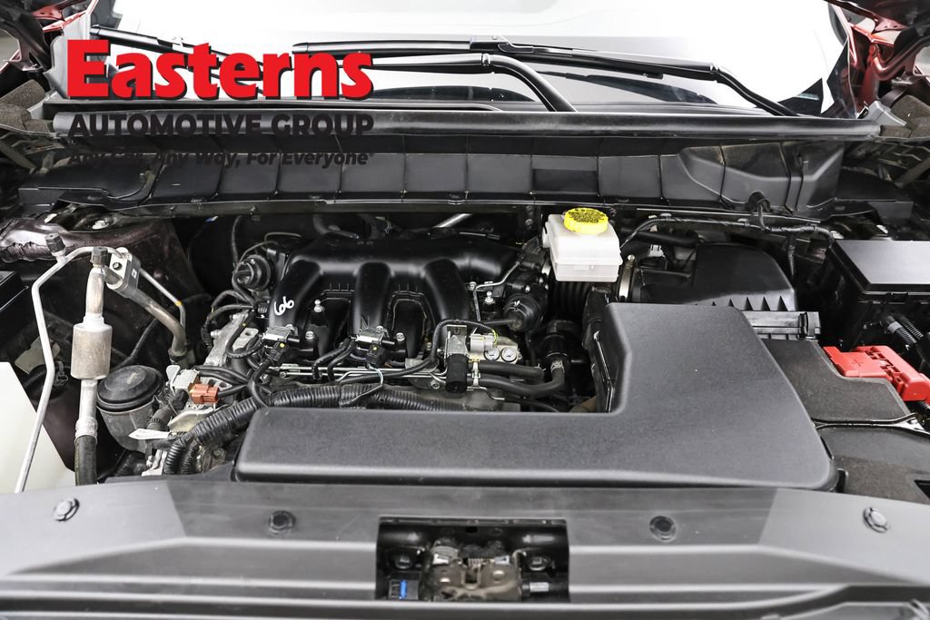 Used 2025 Nissan Pathfinder SV FWD image 7