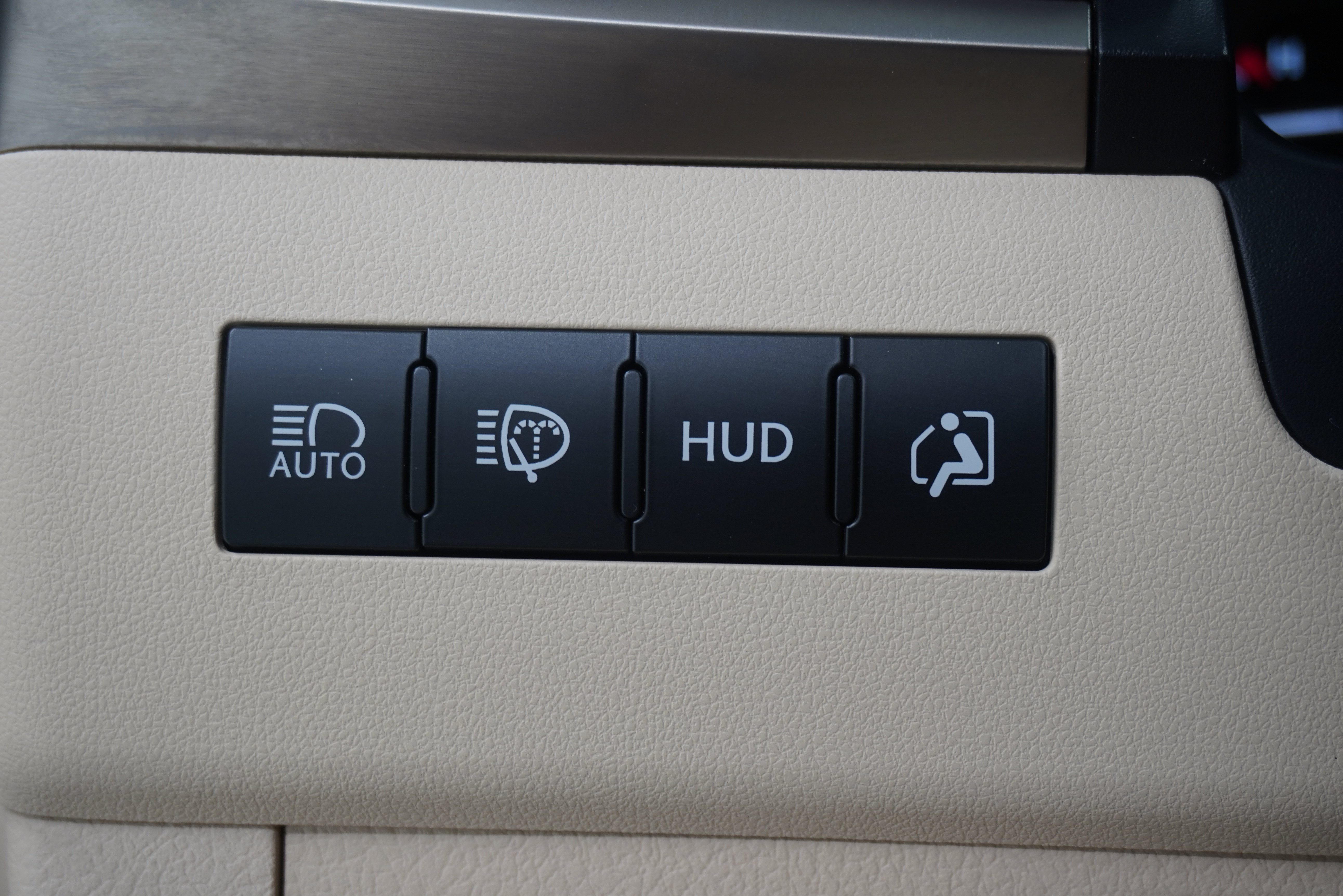 Used 2018 Lexus LX 570 4WD w/ Luxury Package image 28