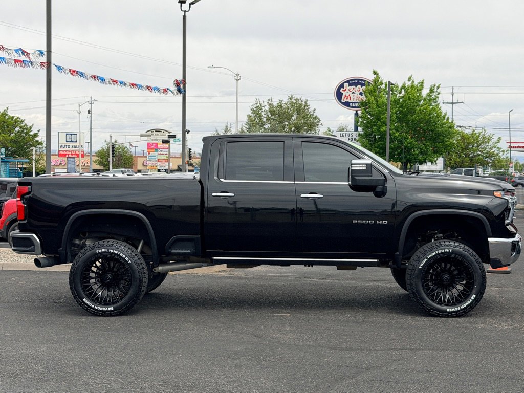 Used 2024 Chevrolet Silverado 2500 LTZ AWD/4WD image 3