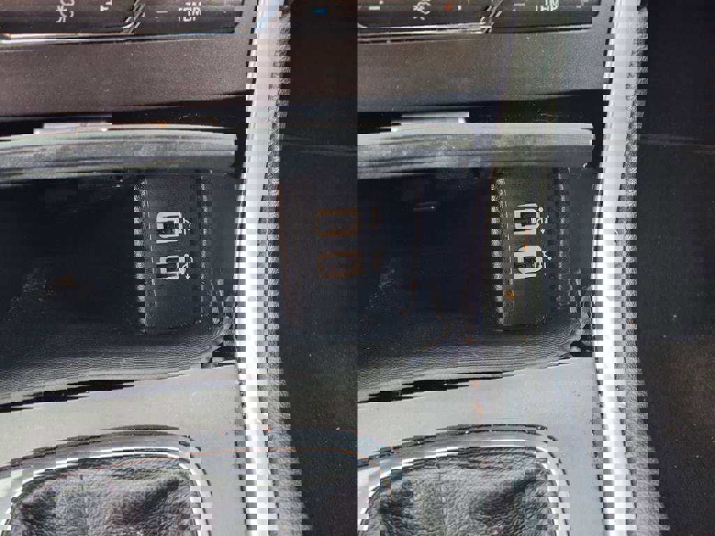 Used 2018 Ford Edge Titanium w/ Ford Safe & Smart Package image 25