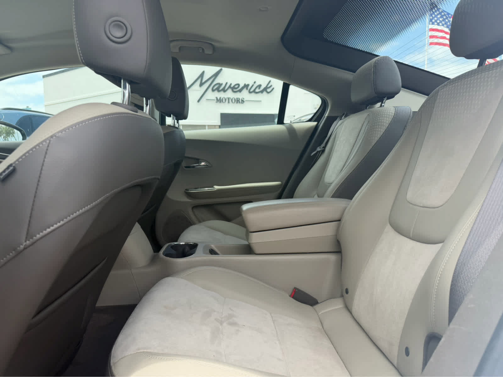 Used 2015 Chevrolet Volt Premium w/ Premium Trim Package FWD image 7