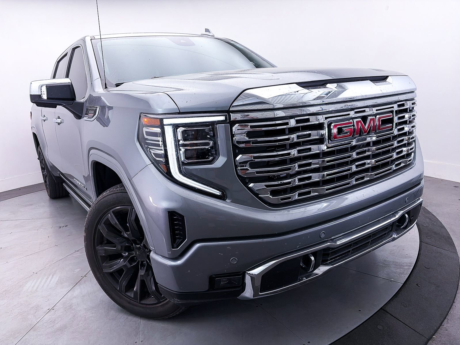 Used 2024 GMC Sierra 1500 Denali w/ Denali Reserve Package AWD/4WD image 10