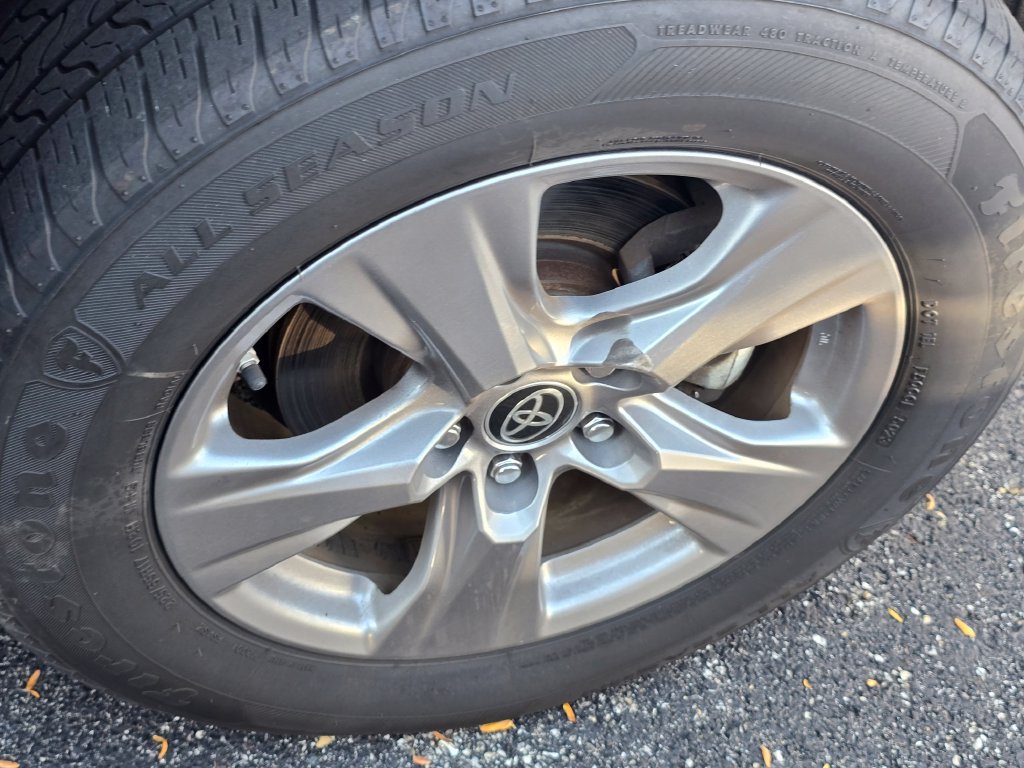 Used 2022 Toyota RAV4 LE AWD/4WD image 24
