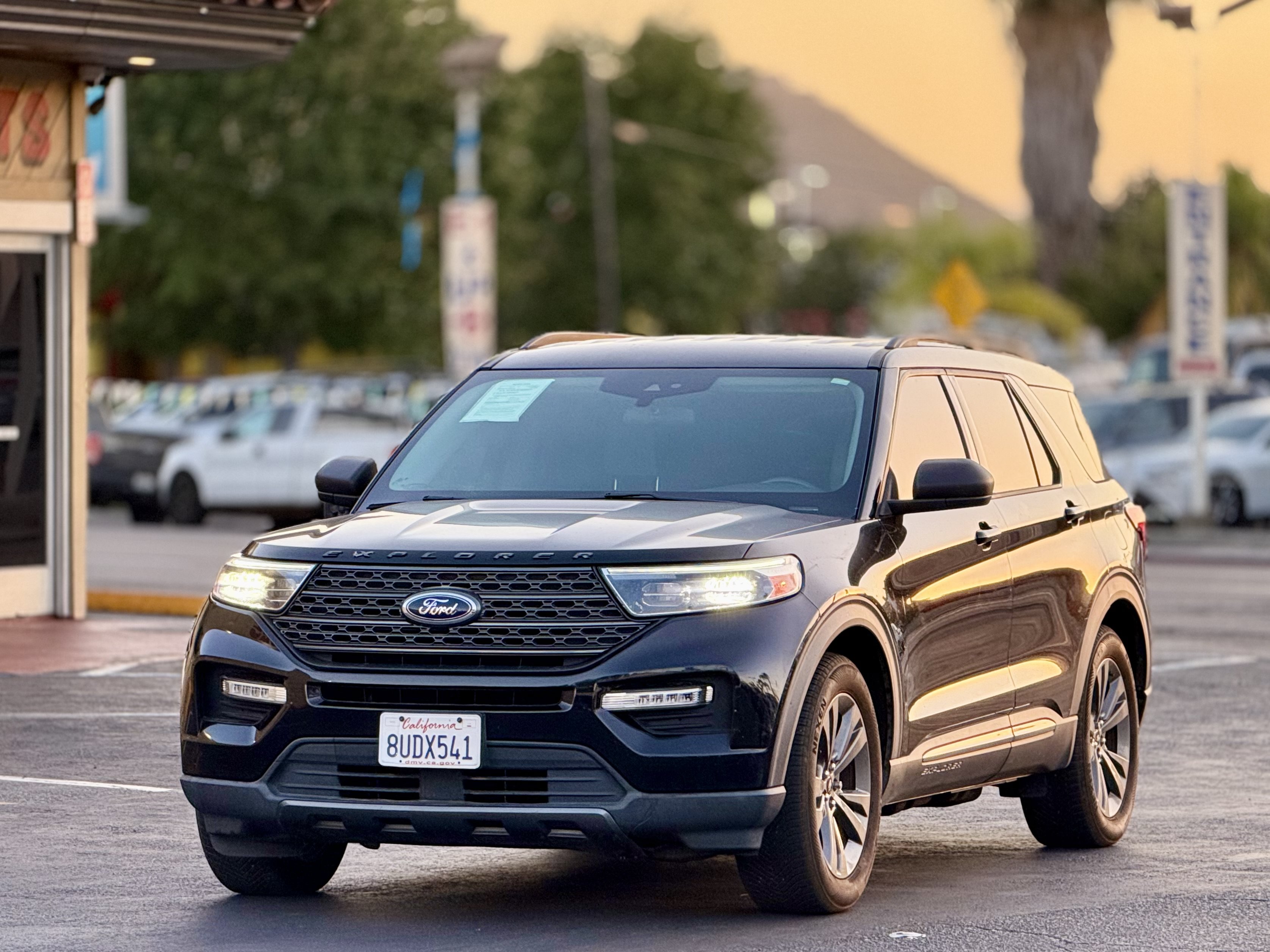 Used 2021 Ford Explorer XLT w/ Equipment Group 202A RWD image 3