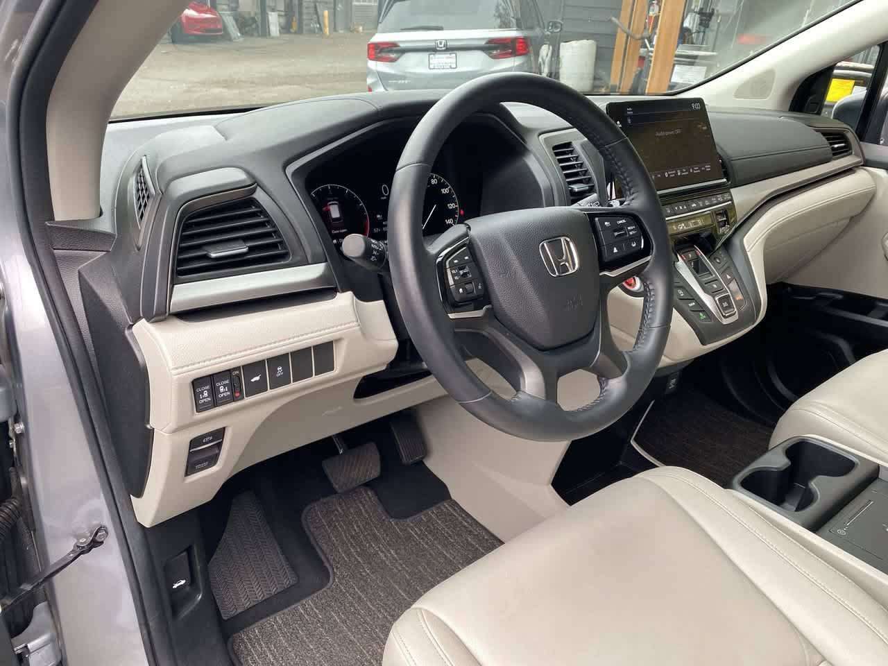 Used 2025 Honda Odyssey EX-L image 2