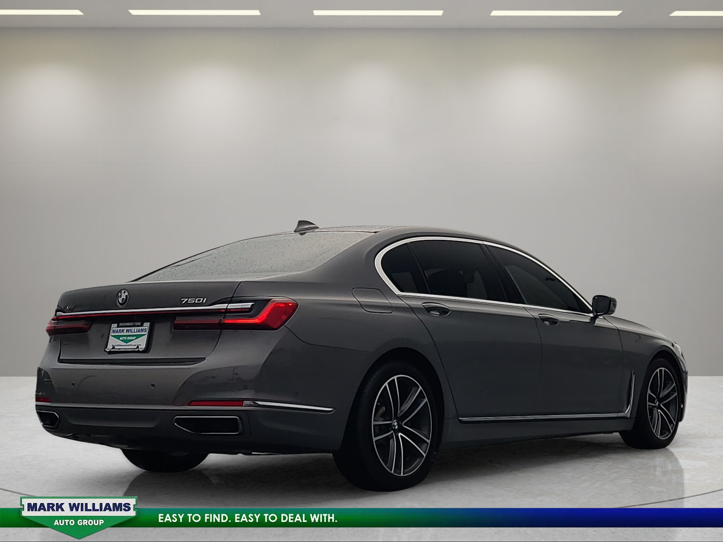 Used 2022 BMW 750i xDrive w/ Executive Package AWD/4WD image 4