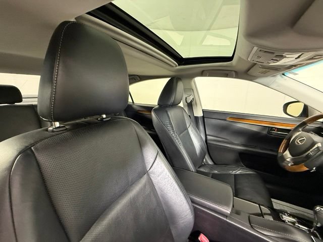 Used 2013 Lexus ES 300h w/ Luxury Pkg FWD image 30