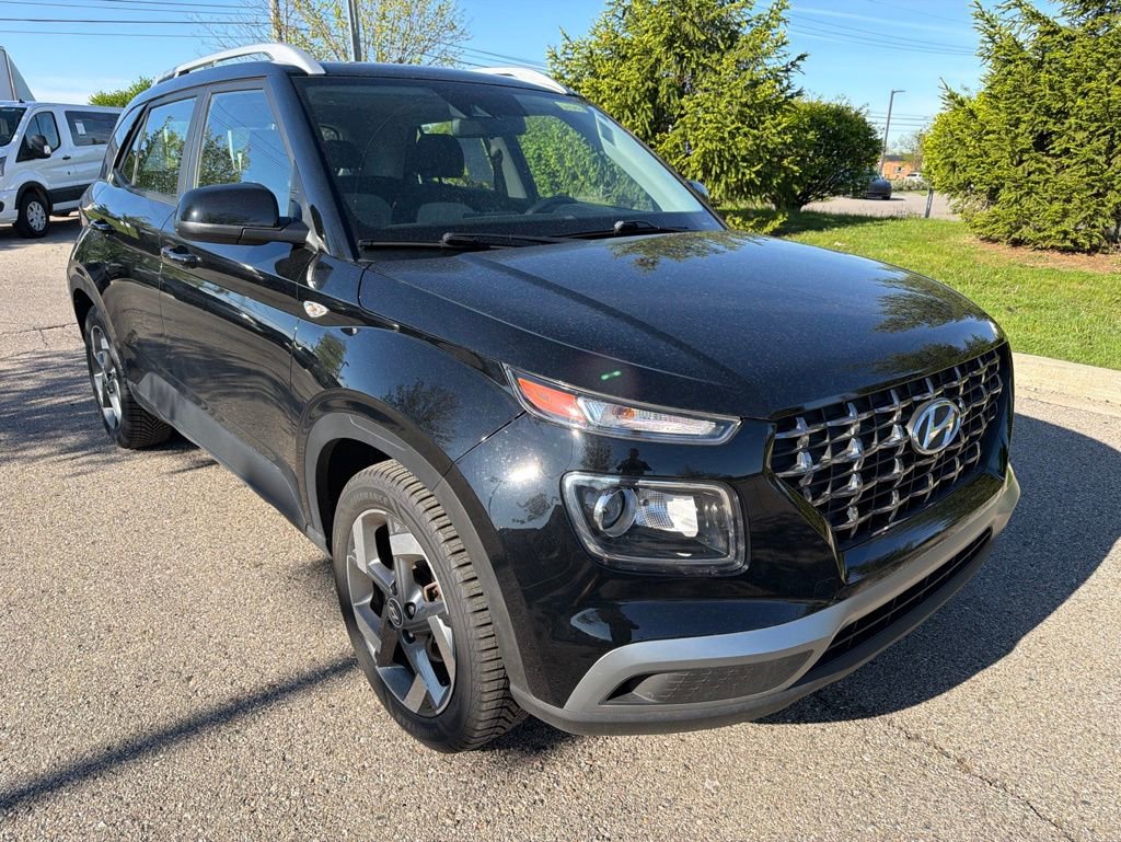 Used 2022 Hyundai Venue SEL FWD image 7