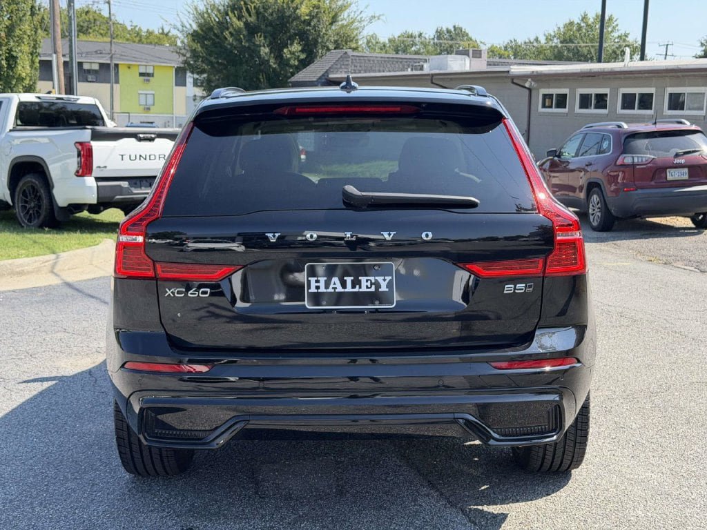 Used 2024 Volvo XC60 B5 Plus AWD/4WD image 21