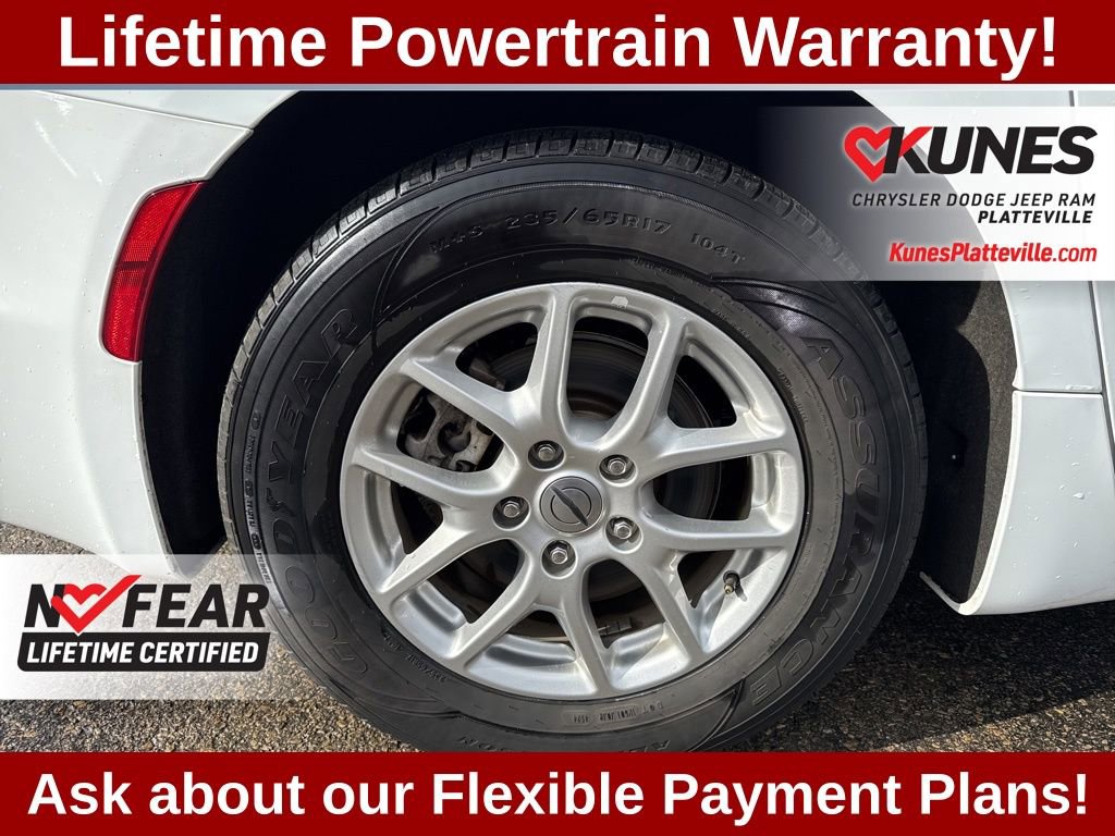 Used 2023 Chrysler Pacifica Touring-L image 11