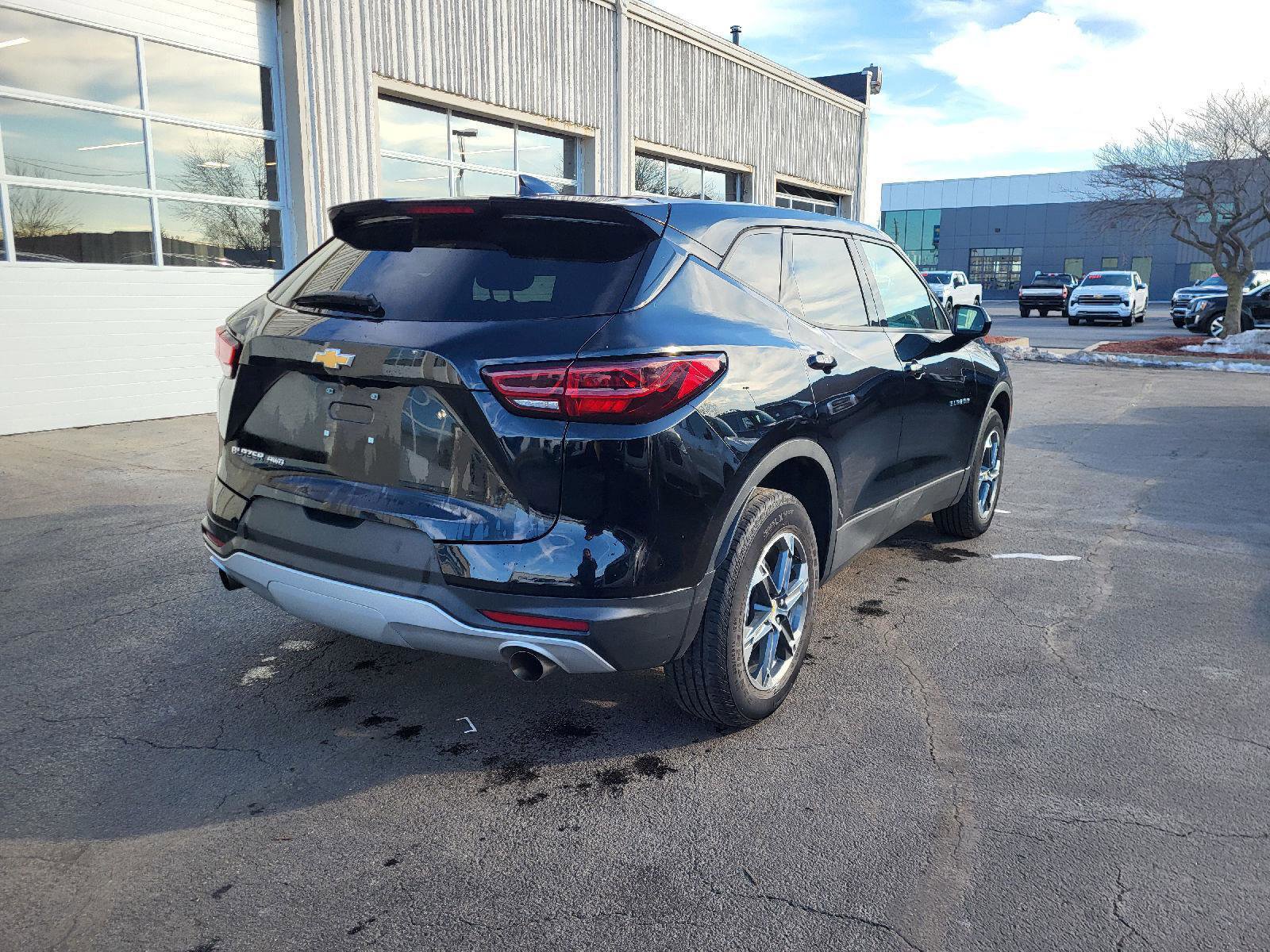 Used 2025 Chevrolet Blazer LT image 3