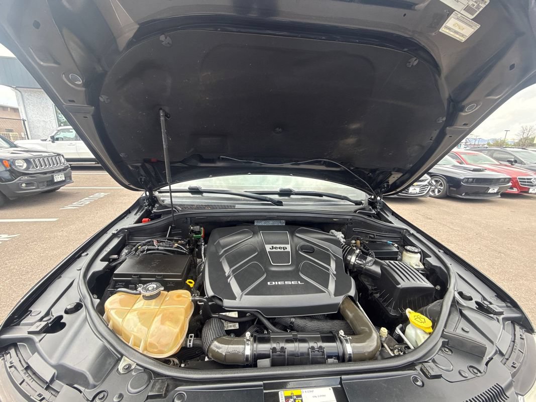 Used 2015 Jeep Grand Cherokee Overland w/ Advanced Technology Group AWD/4WD image 9