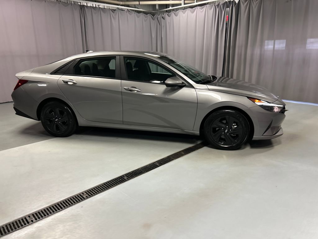 Used 2023 Hyundai Elantra SEL w/ Cargo Package image 8