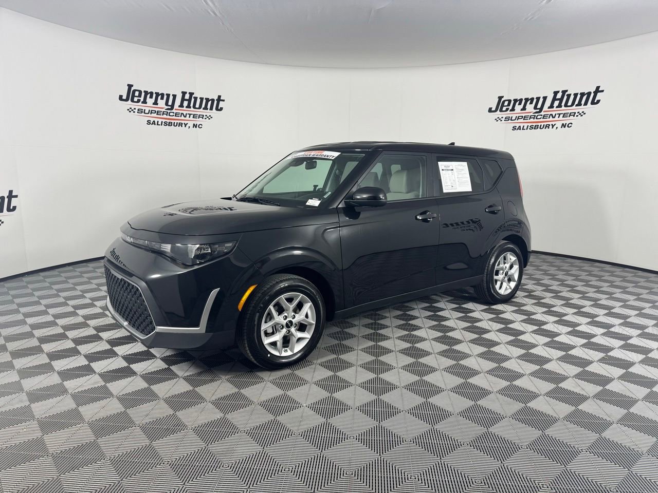 Used 2025 Kia Soul LX w/ LX Technology Package FWD image 11