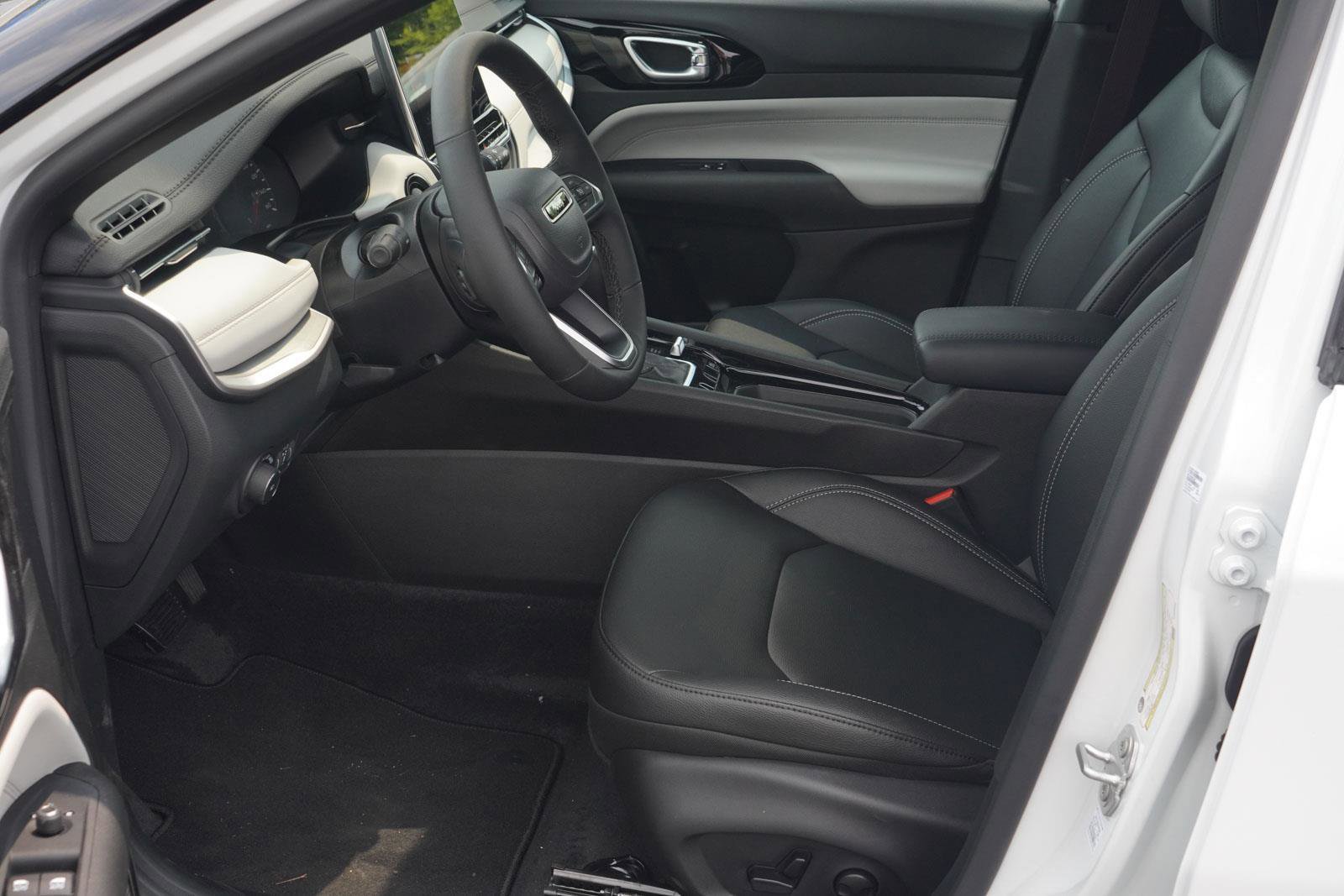 New 2025 Jeep Compass Limited image 24