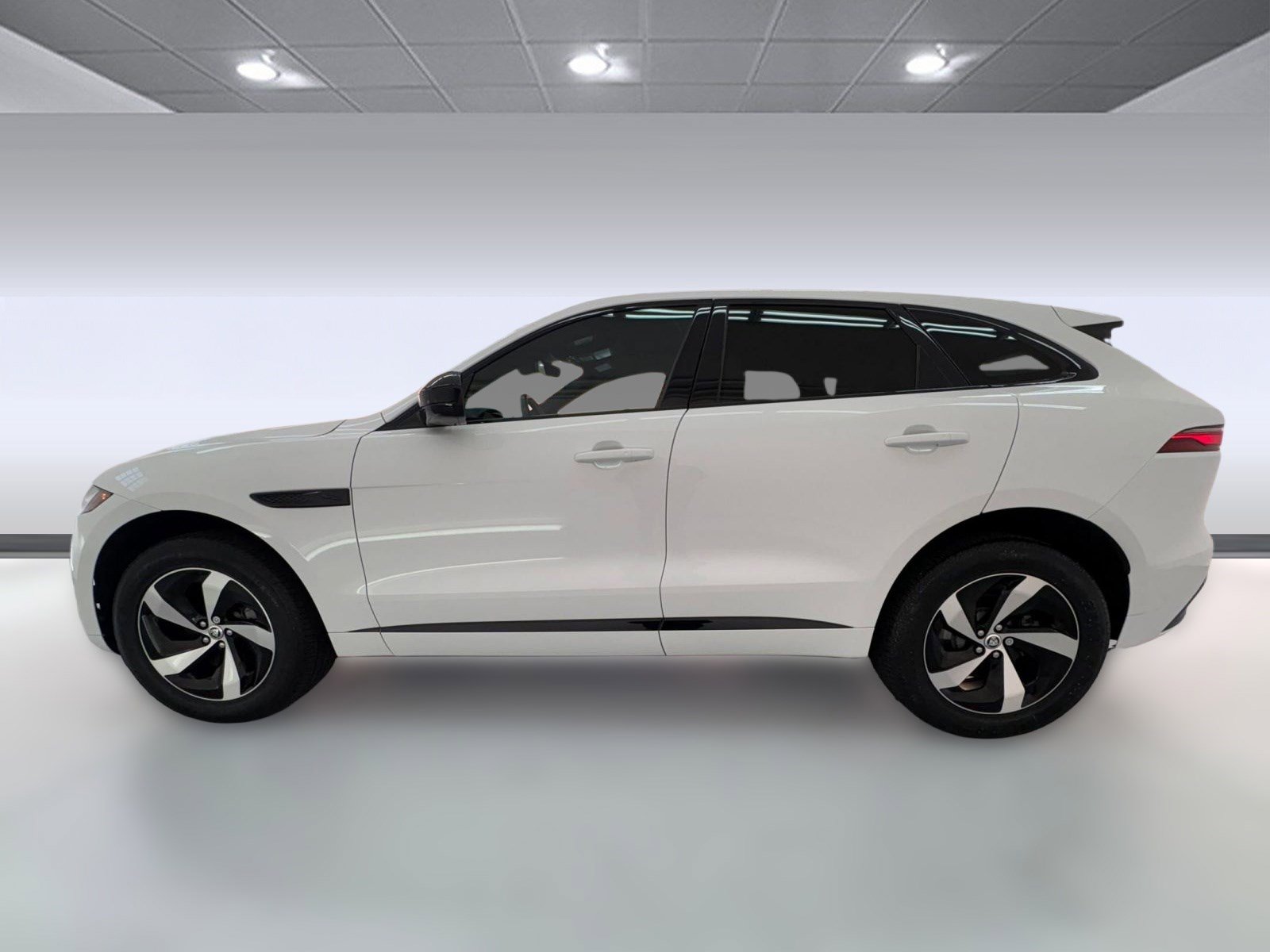 Used 2024 Jaguar F-PACE R-Dynamic S image 2