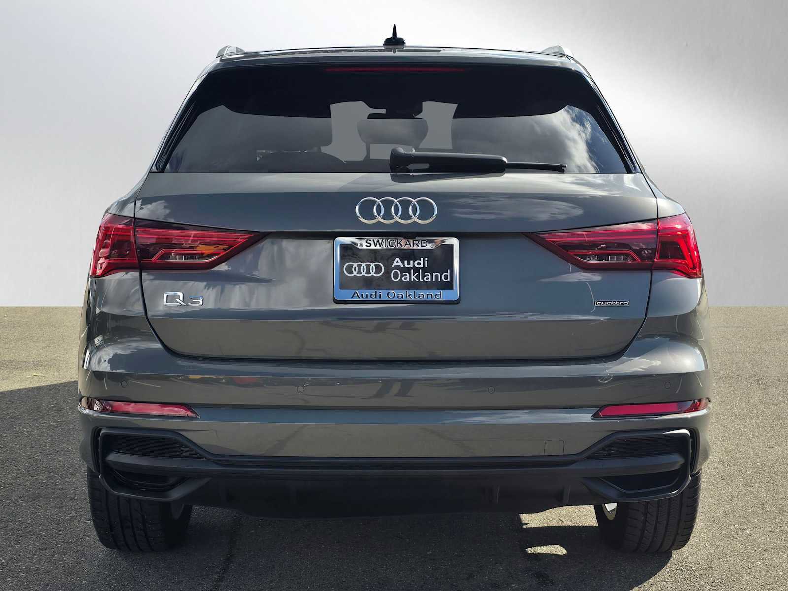 Used 2023 Audi Q3 2.0T Premium Plus w/ Premium Plus Package image 4