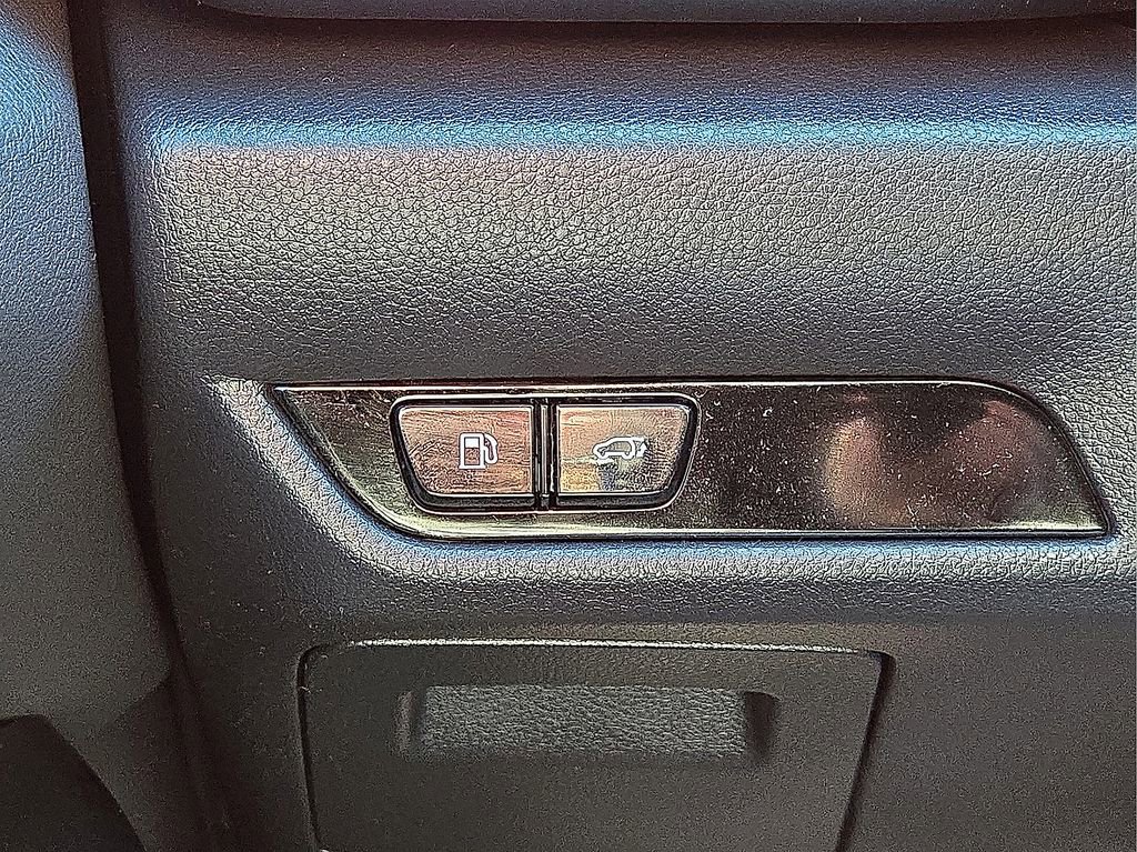 Used 2025 Lexus NX 450h+ F Sport image 30