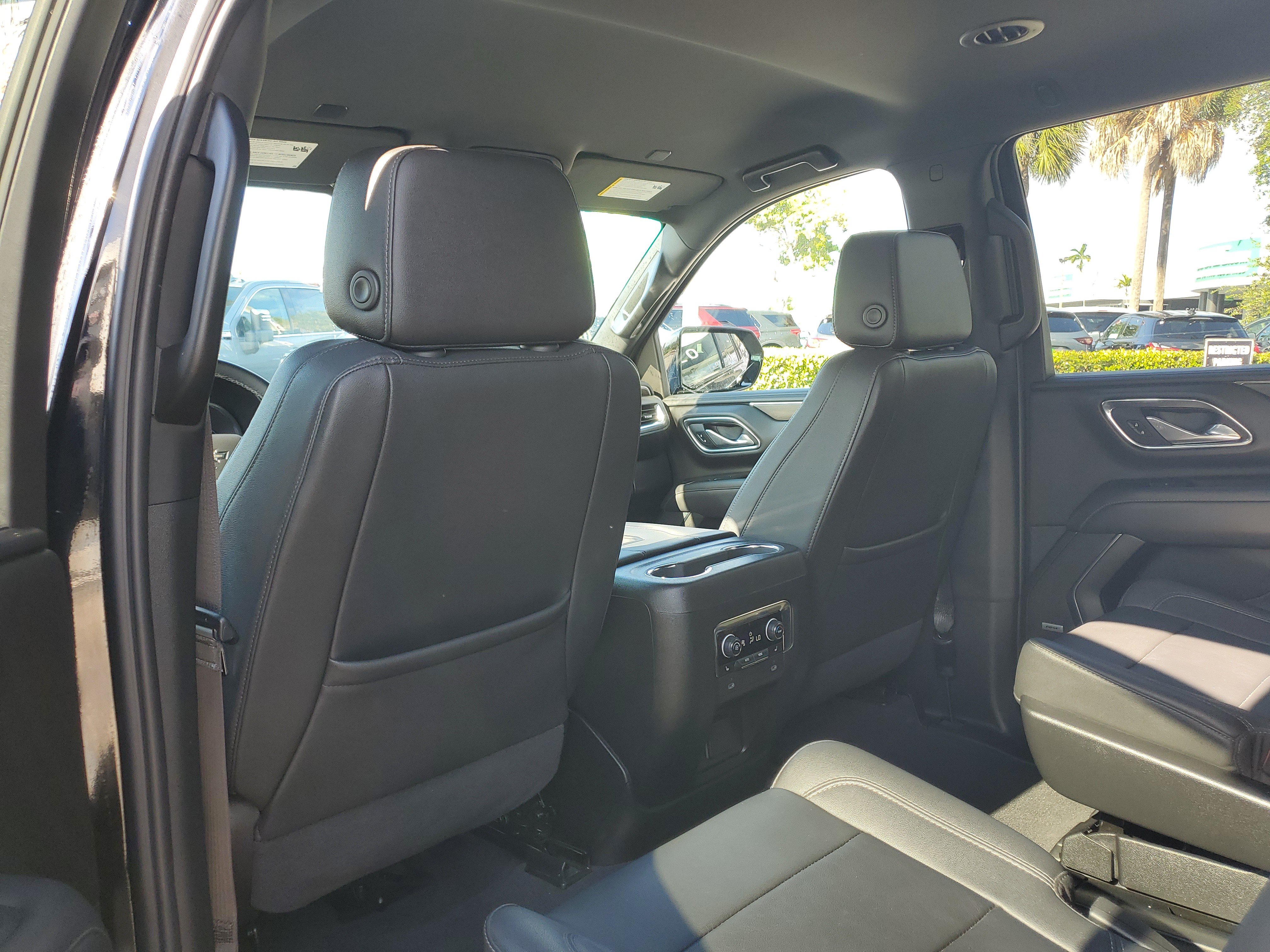Used 2023 Chevrolet Tahoe Z71 w/ Luxury Package AWD/4WD image 15