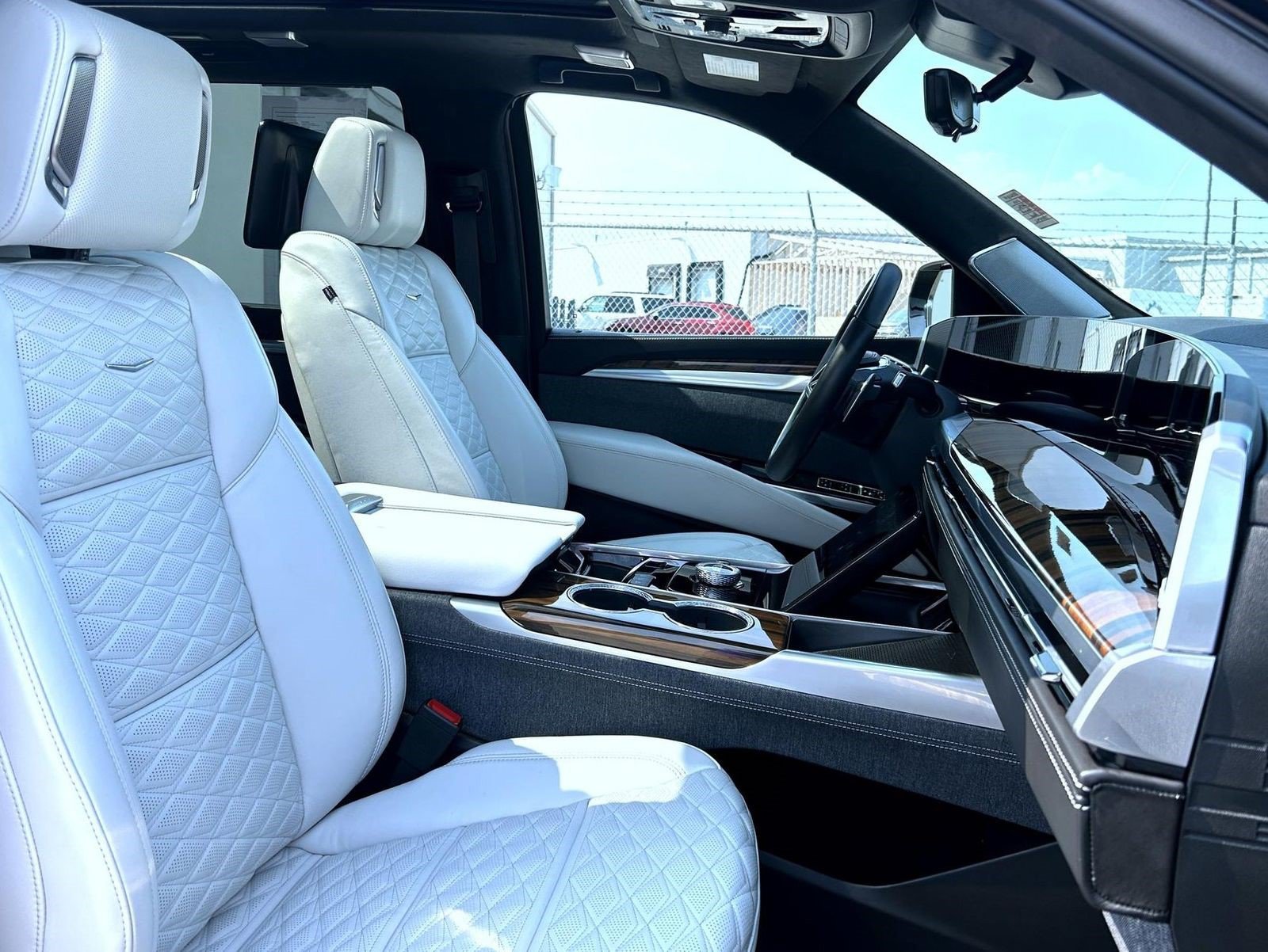 Certified 2026 Cadillac Escalade Platinum Sport w/ LPO, ONYX Package AWD/4WD image 20