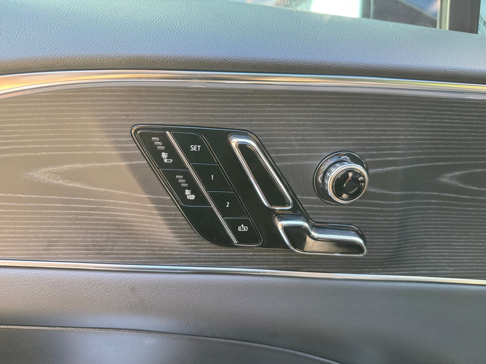 Used 2024 Cadillac Lyriq Luxury AWD/4WD image 17