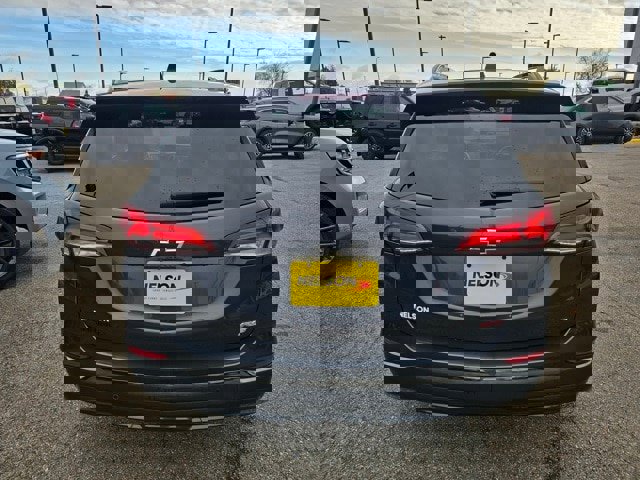 Used 2022 Chevrolet Equinox RS w/ RS Leather Package image 8