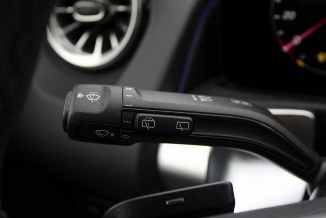New 2025 Mercedes-Benz GLB 250 4MATIC image 18
