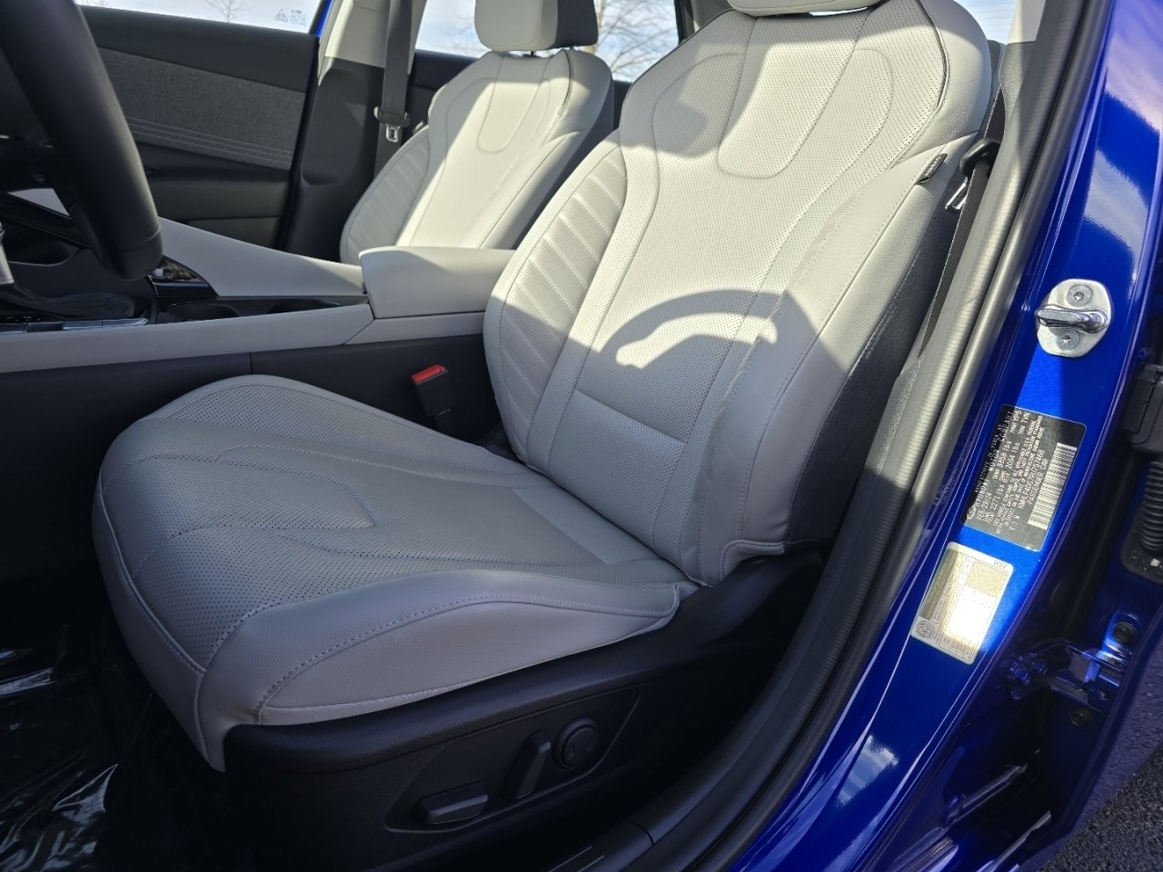 Used 2024 Hyundai Elantra Limited image 24