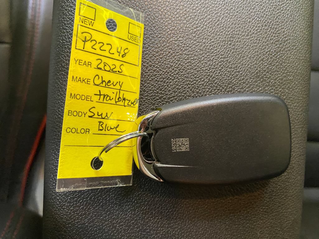 Used 2025 Chevrolet TrailBlazer RS w/ Driver Confidence Package FWD image 43
