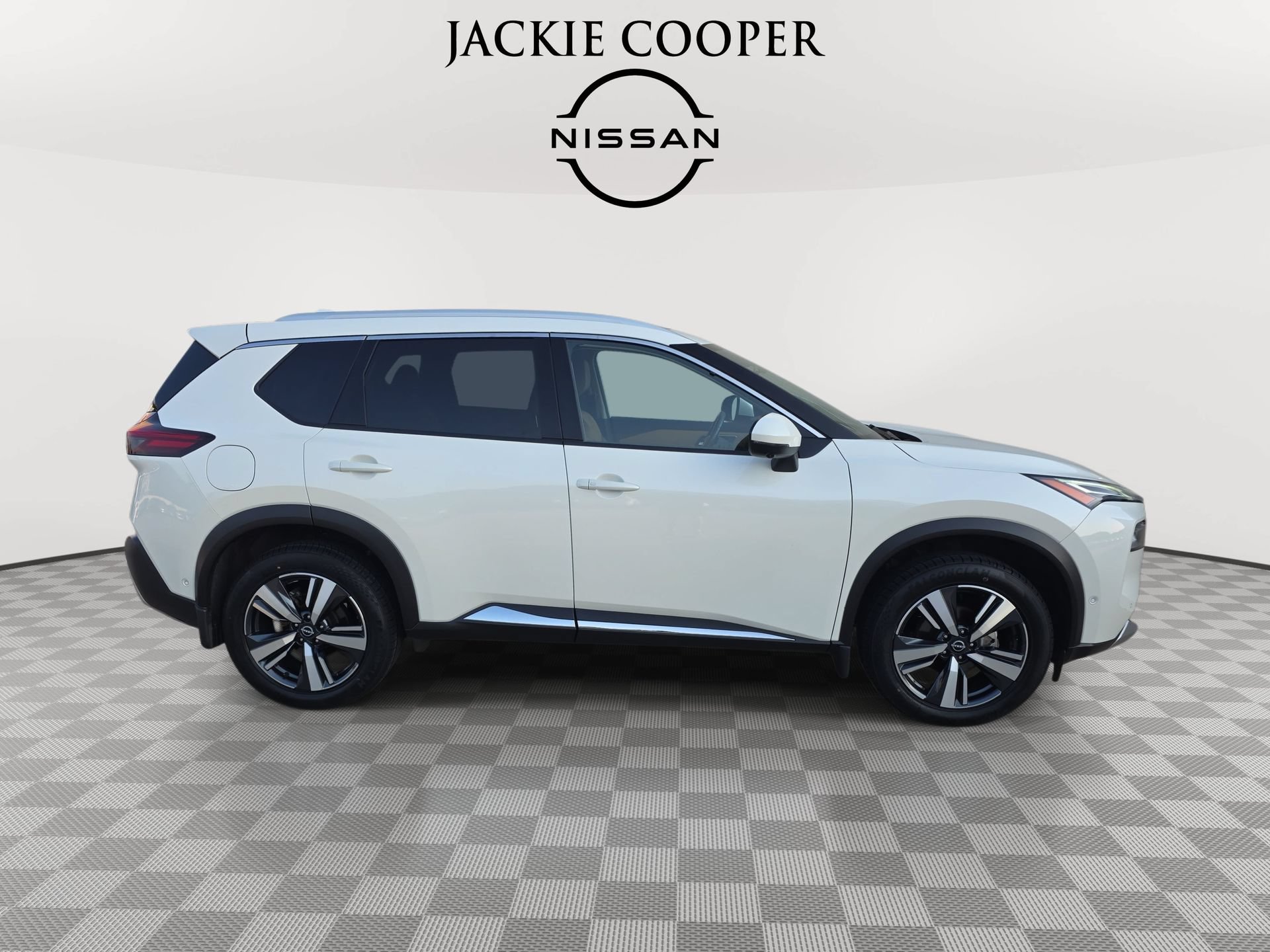 Used 2023 Nissan Rogue Platinum w/ Platinum Premium Package FWD image 4