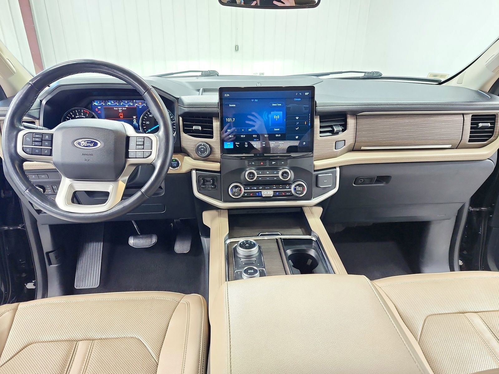 Used 2023 Ford Expedition Limited image 27